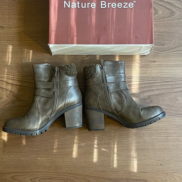 Nature Breeze Awe-01 Leatherette Shearling Buckled Chunky Heel Bootie sz 8.5 - Picture 5 of 9